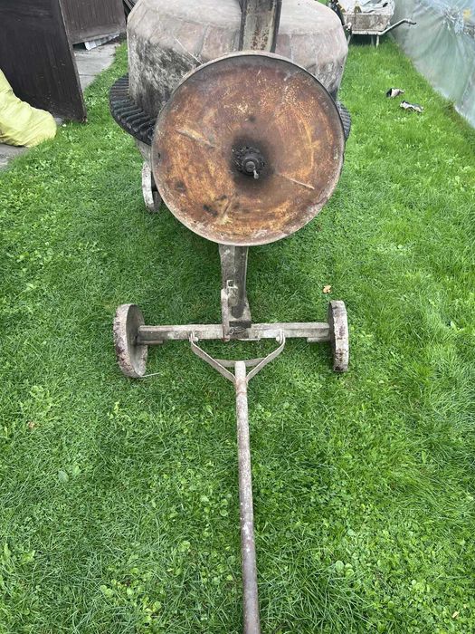 Duża betoniarka siłowa