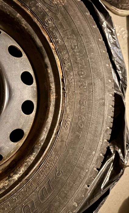 Komplet 4 kół stalowych z oponami Dunlop 175/70 R13 82T