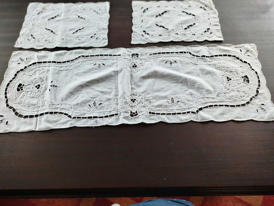 Conjunto de quarto bordado a máquina