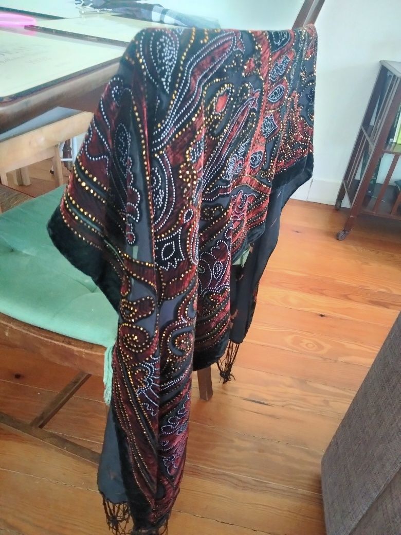 Echarpe preta e bordeaux de cerimonia