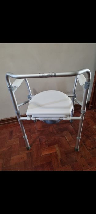 Vendo Cadeira Sanitária como nova