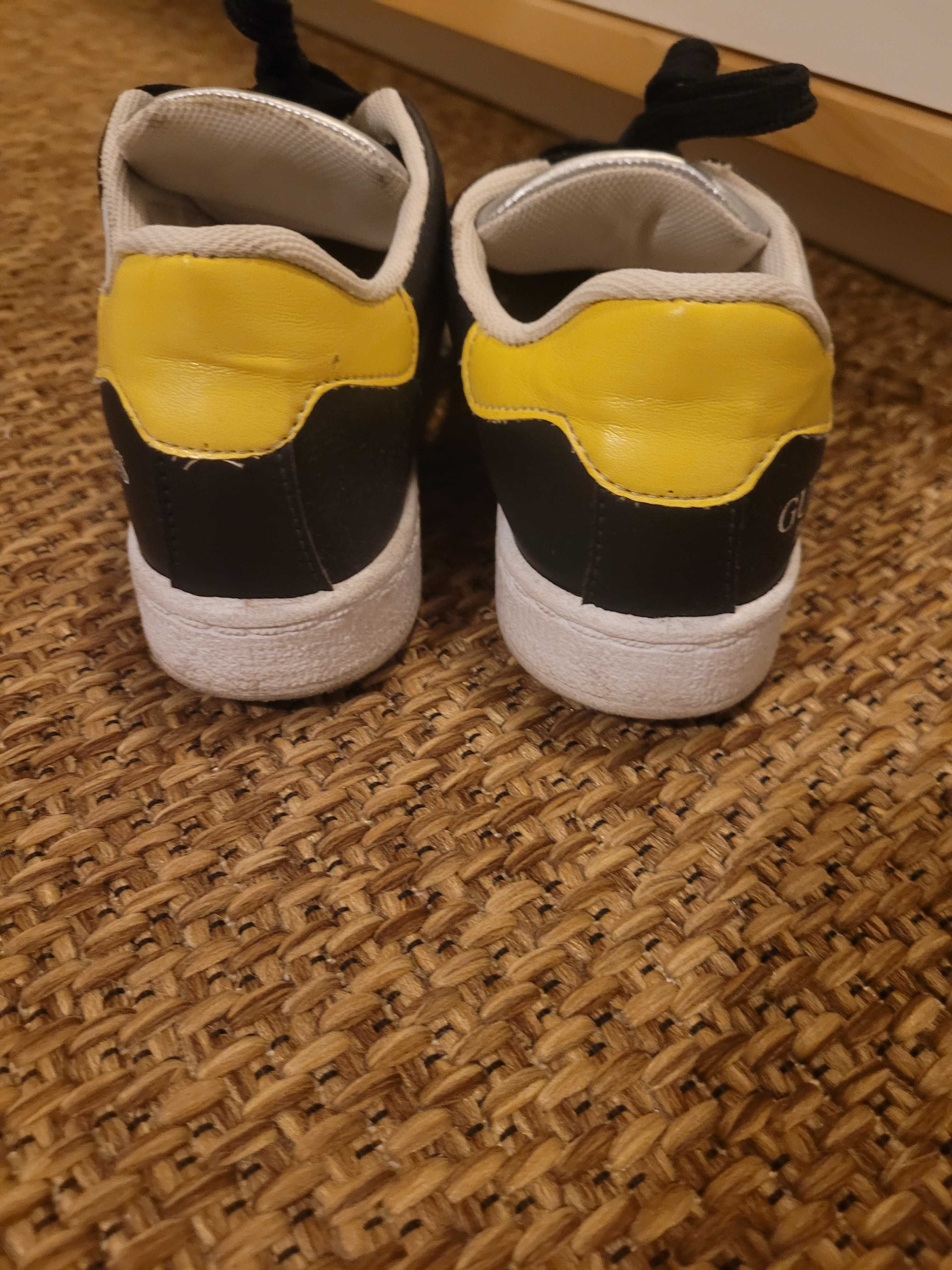 Buty chlopiece guess
