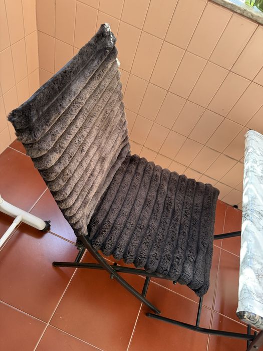 Mesa com duas cadeiras