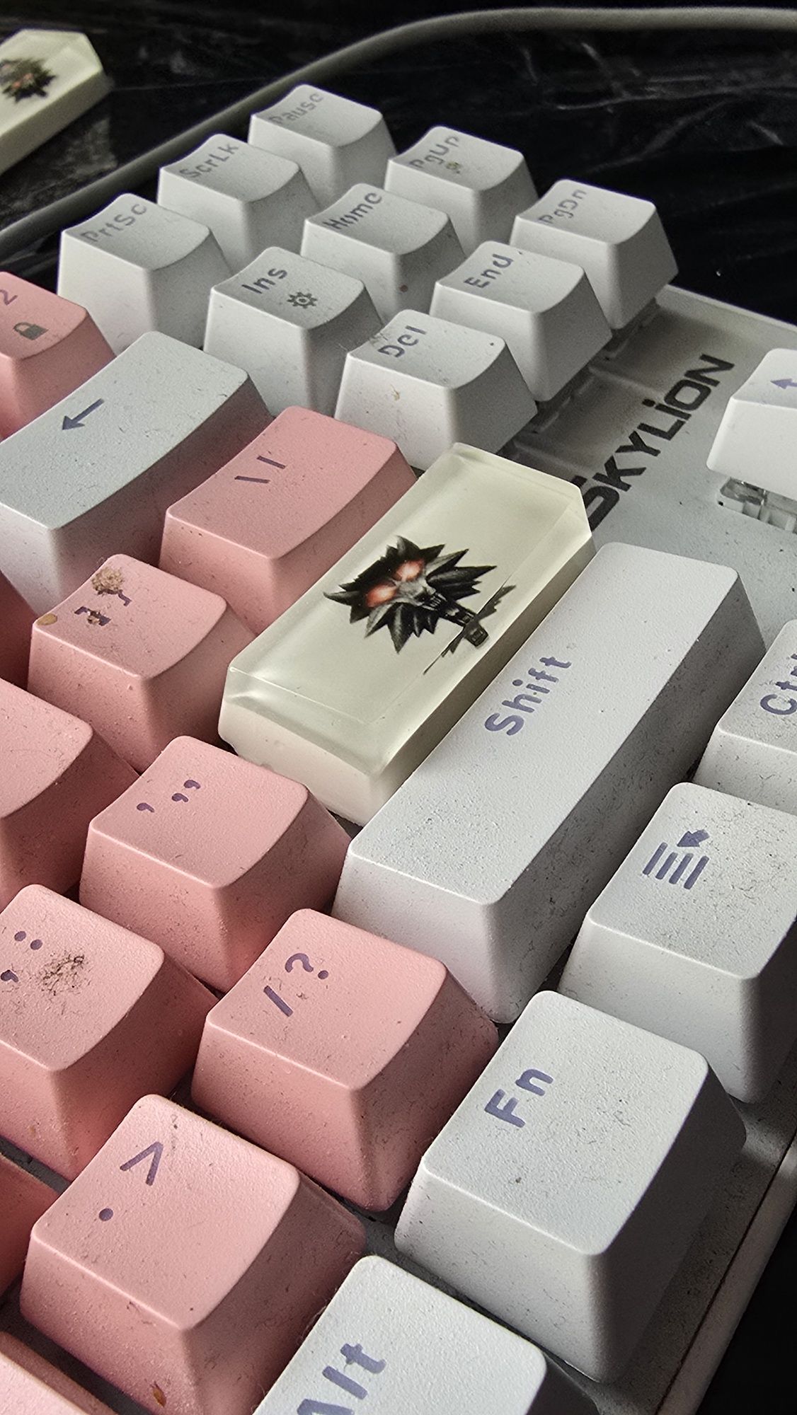Piękny keycap z Wiedźminem/ klawisz