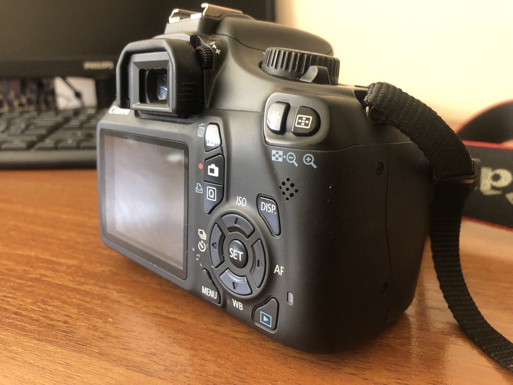 Фотоапарат для початківця Canon 1100D