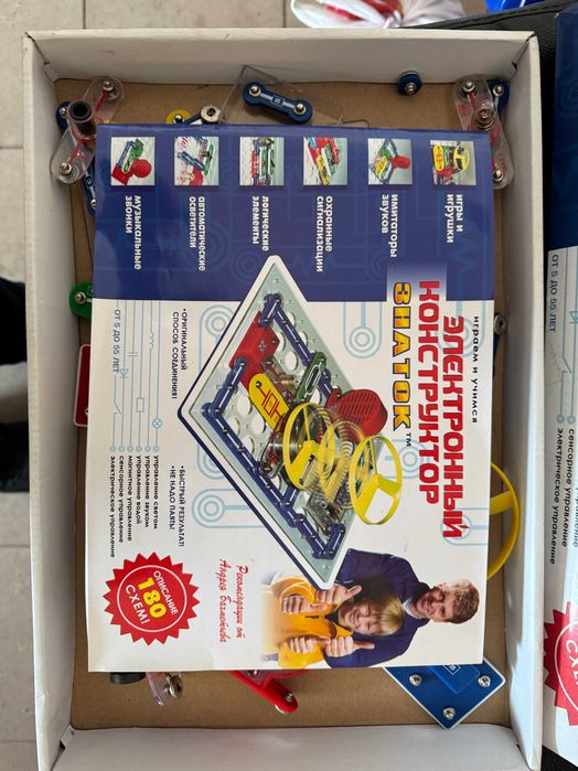 Электронный конструктор Знаток 180 схем