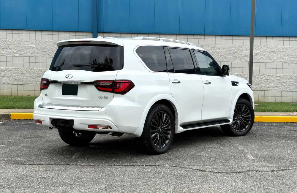 Infiniti QX80      2023