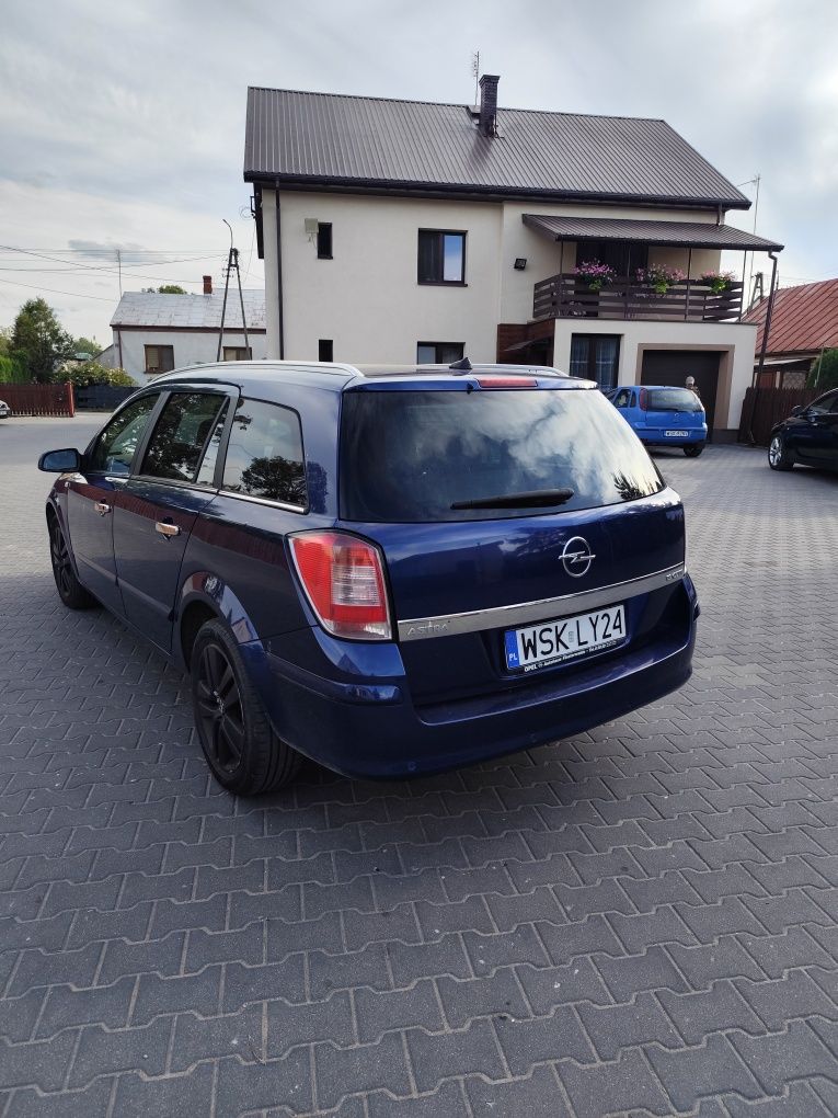 Opel Astra H. 1.9 CDTI, auromat
