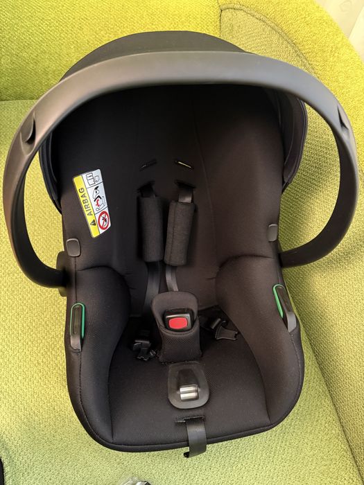 Продам автокресло Roan