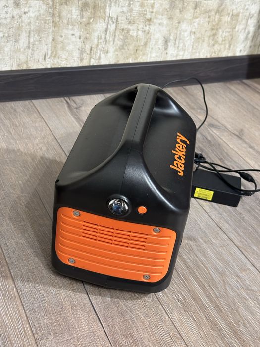 Портативна зарядна станція Jackery Explorer 500