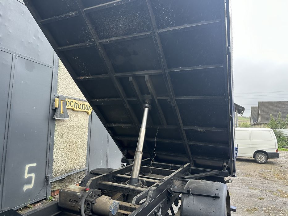 Машина сів поіхав