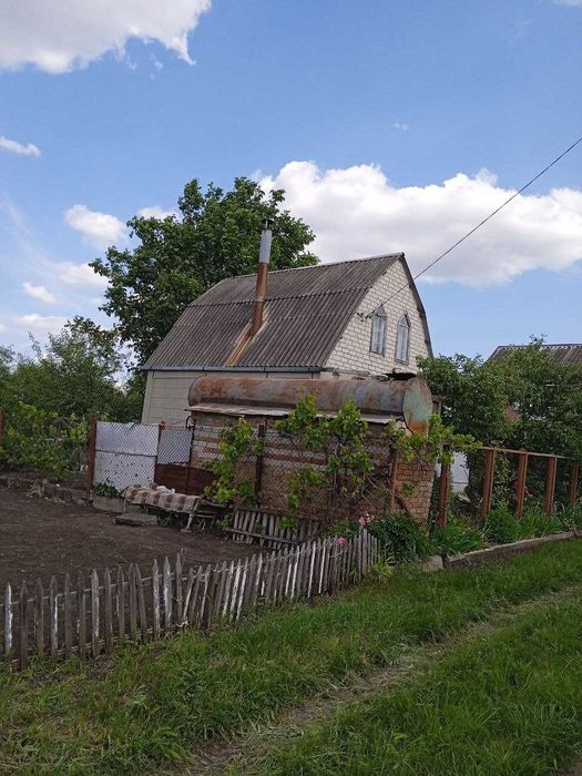 Продається дача 12 соток з будинком та всіма необхідними будівлями