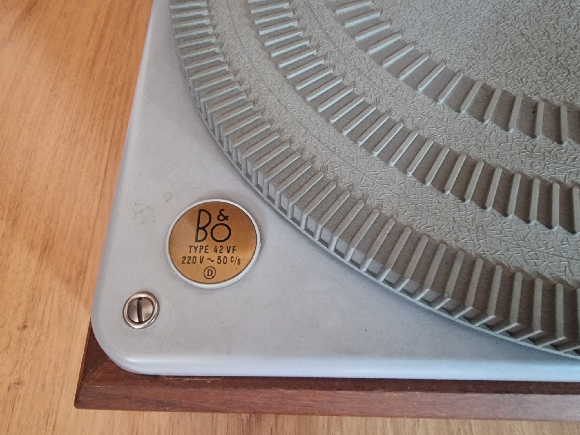 Gramofon Bang&Olufsen Beogram 42VF