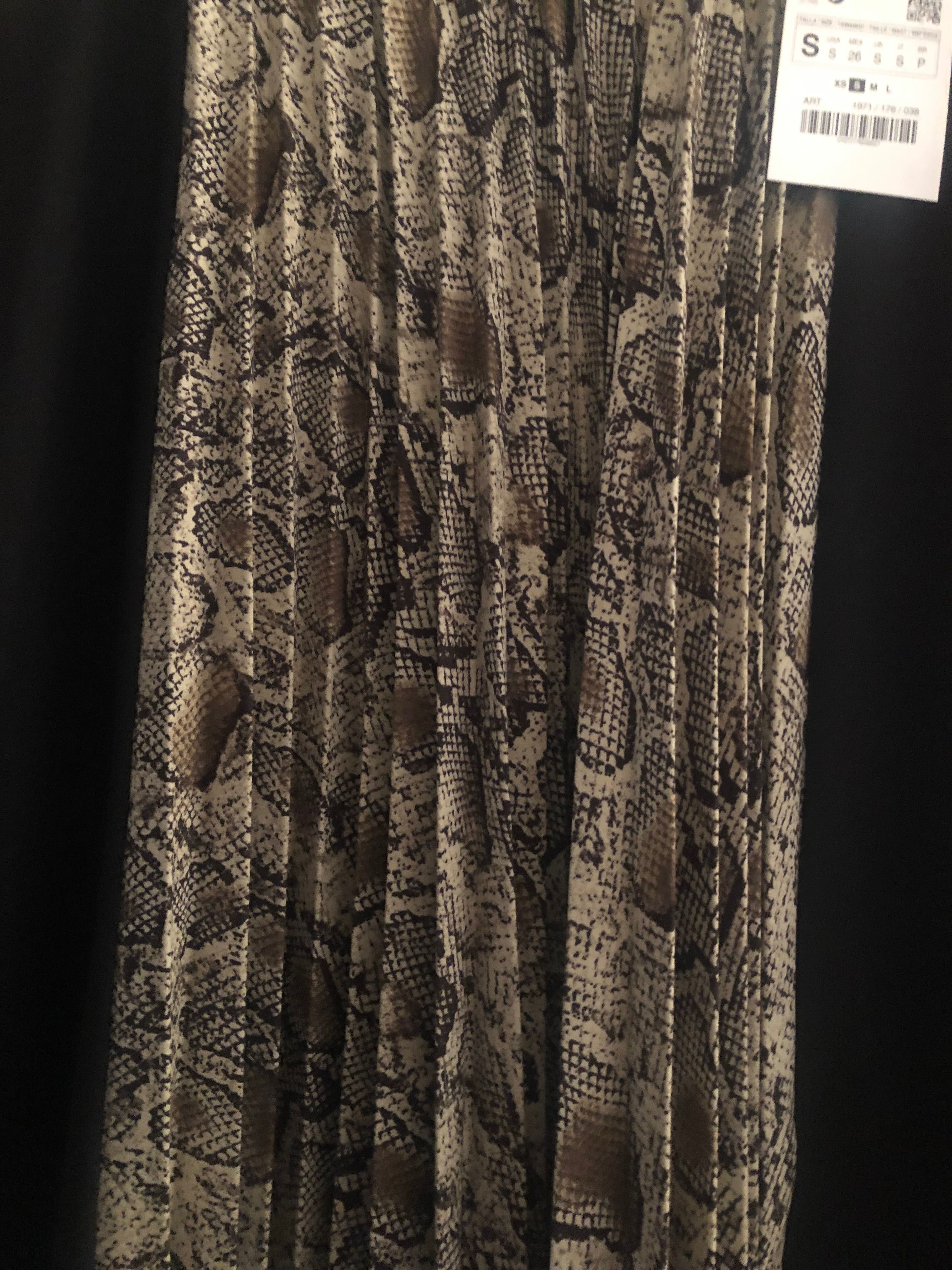 Saia da marca Zara Nova