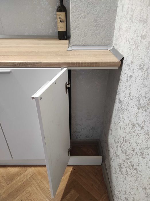 Небольшой кухонный набор (ящик, столешница)