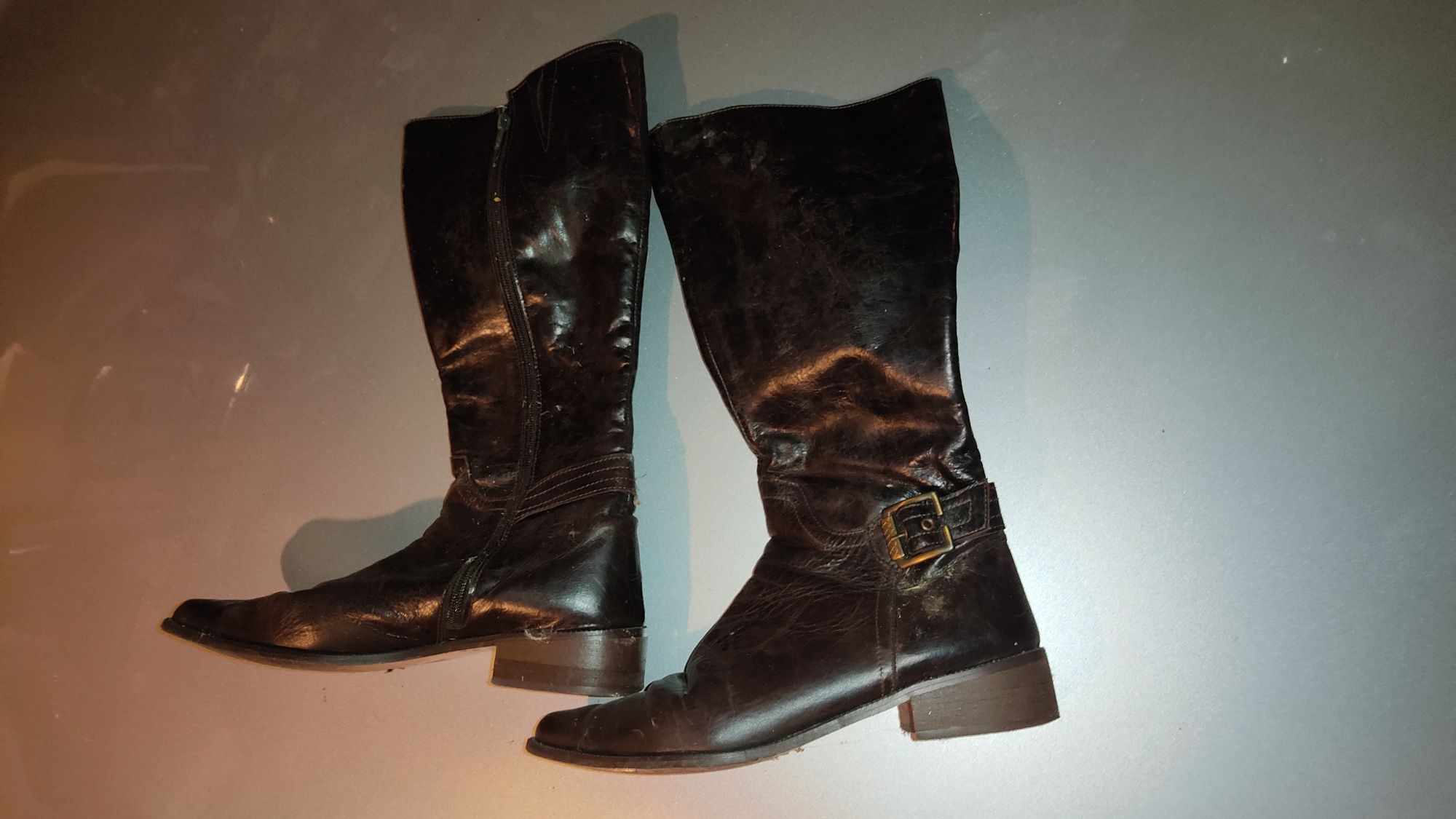 Botas cano alto cabedal