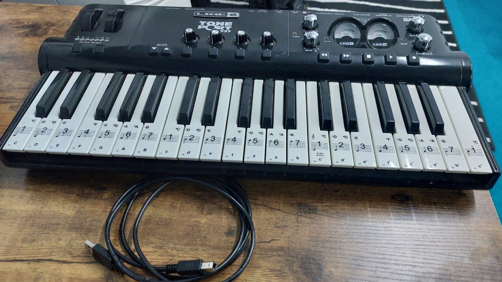 Teclado midi Line 6 KB37
