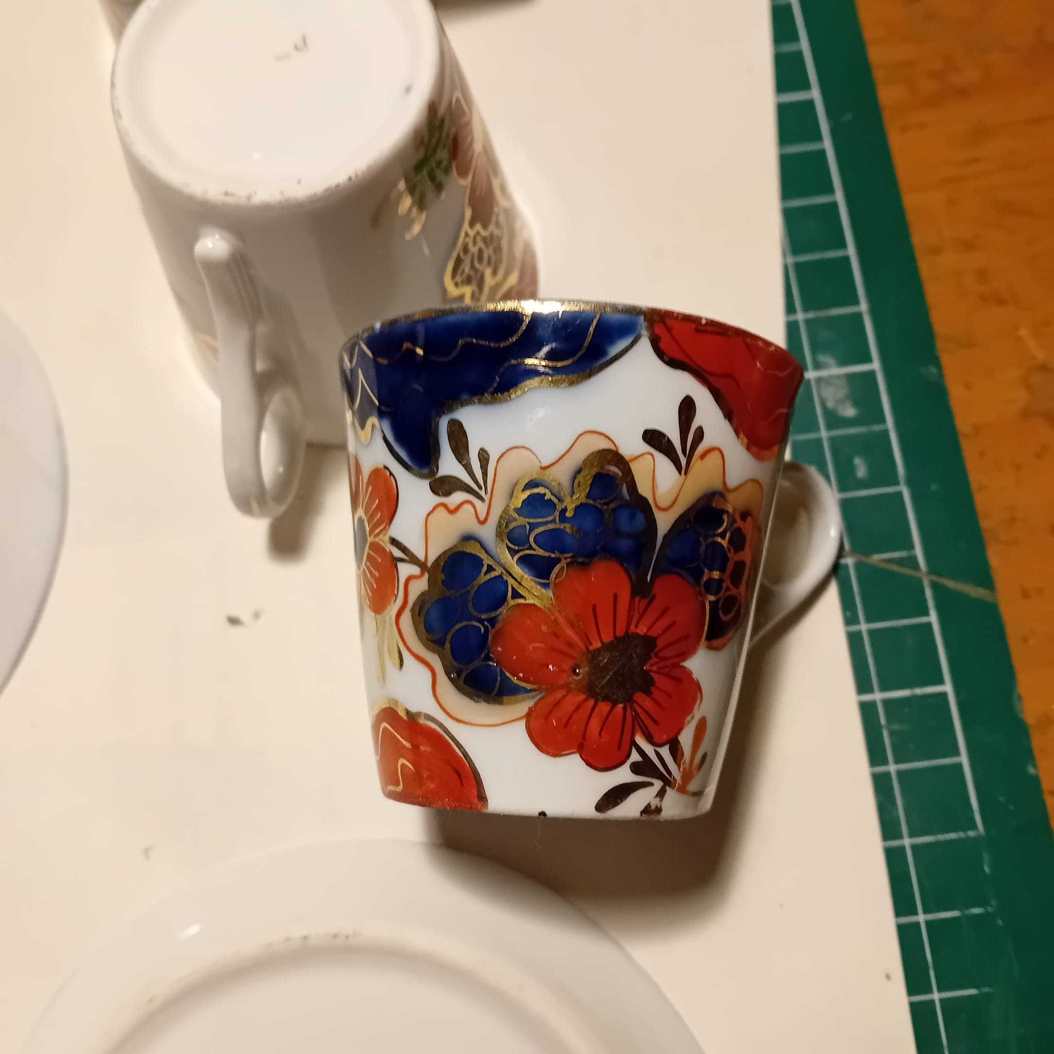 Três Chávenas de Café Antigas, pintadas à mão