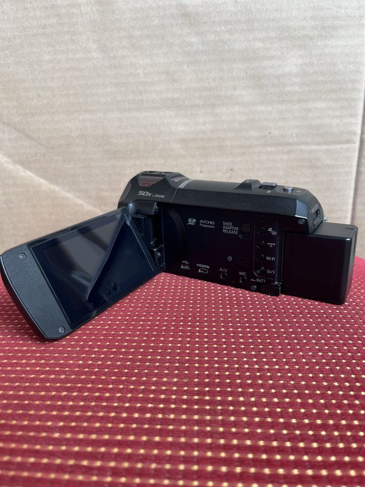 Відеокамера Panasonic HC V770