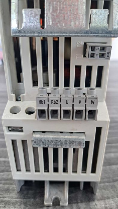 Falownik LENZE E84AVSCE2512SX0 0,25kW 1,7A 230V + moduł PROFIBUS