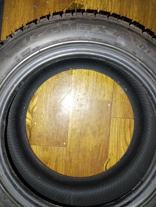 Продам две зимние покрышки 205/55R16