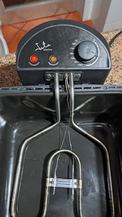 Vendo esta fritadeira elétrica usado