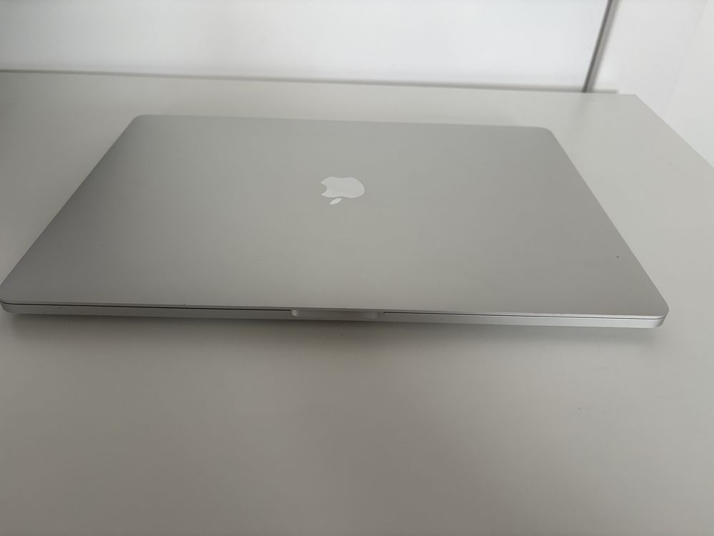 Macbook Pro 16” i9 | 16 / 1024 | 5500M | Stan Bardzo dobry