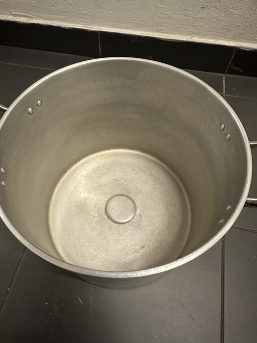 Panela grande em aluminio