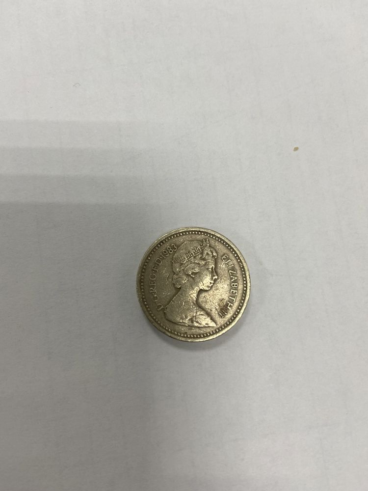 Монета one pound 1983