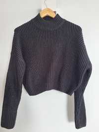 Czarny sweter krótki