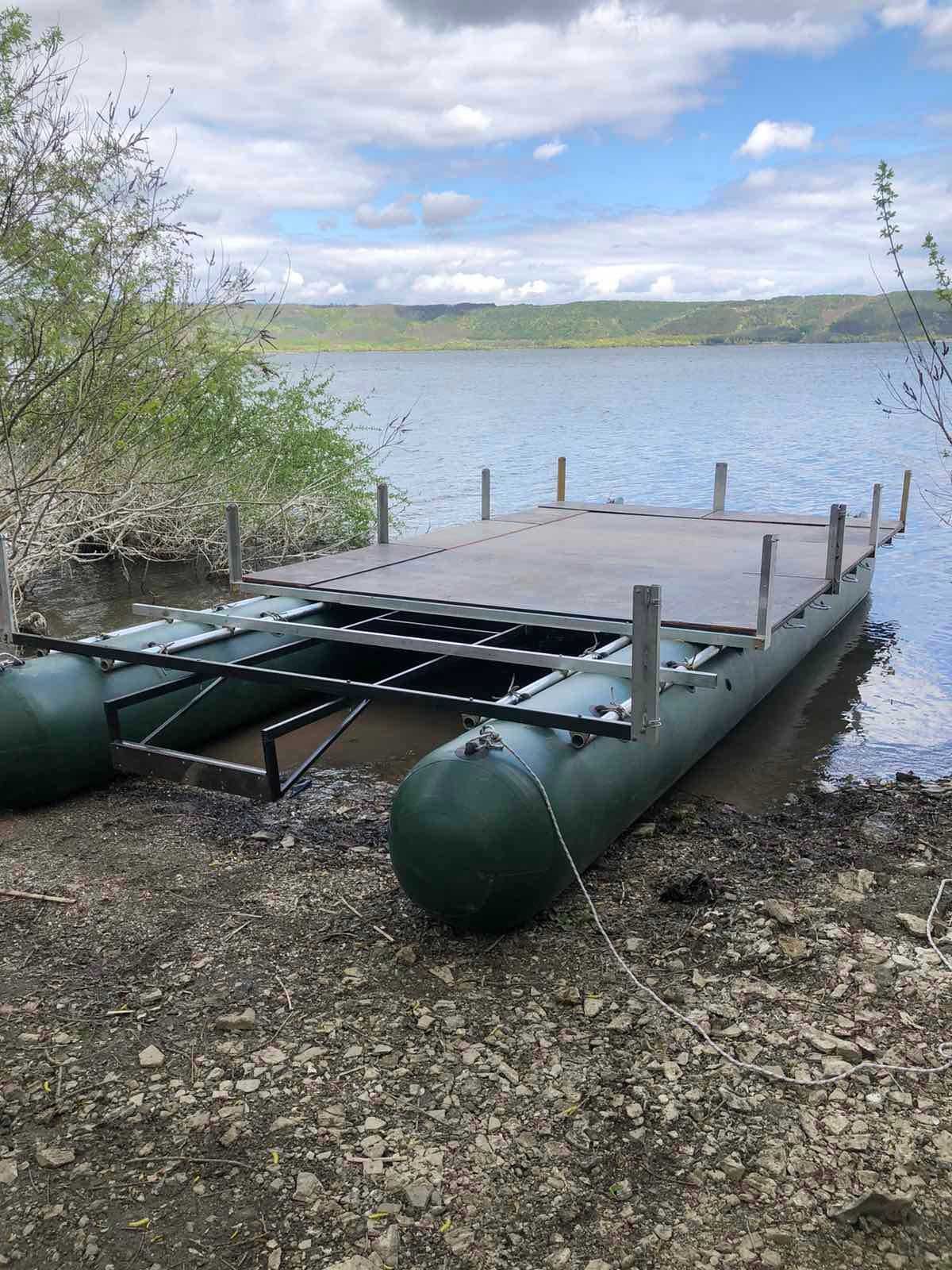 Катамаран для відпочинку на воді з прицепом