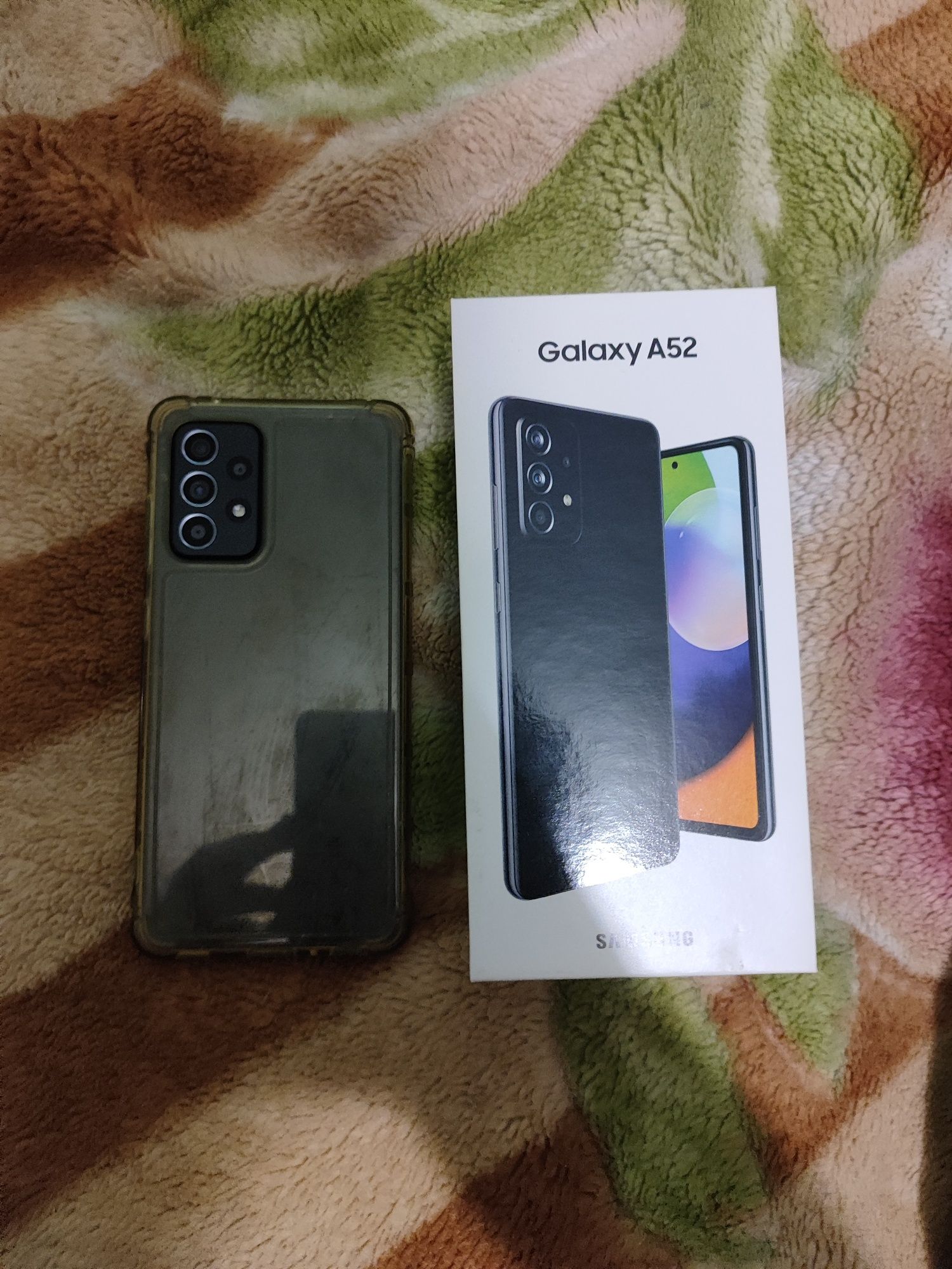 Samsung Galaxy a52 з новим чохлом у подарунок