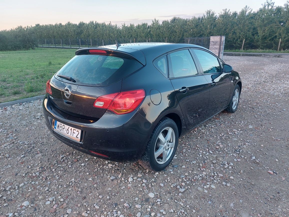Opel Astra J 1.6 benzyna Automat!! Ładny stan Zarejestrowany opłacony.