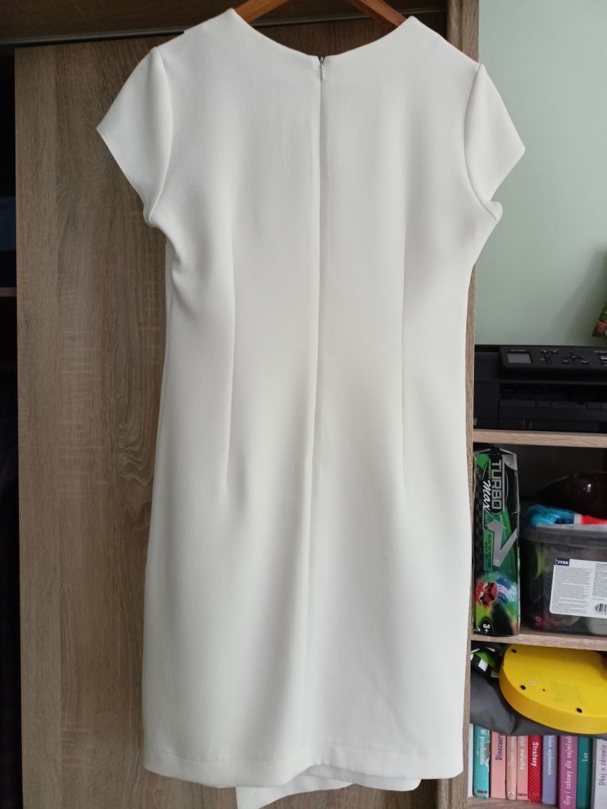 Sukienka biała ołówkowa z rozcięciem 38 M