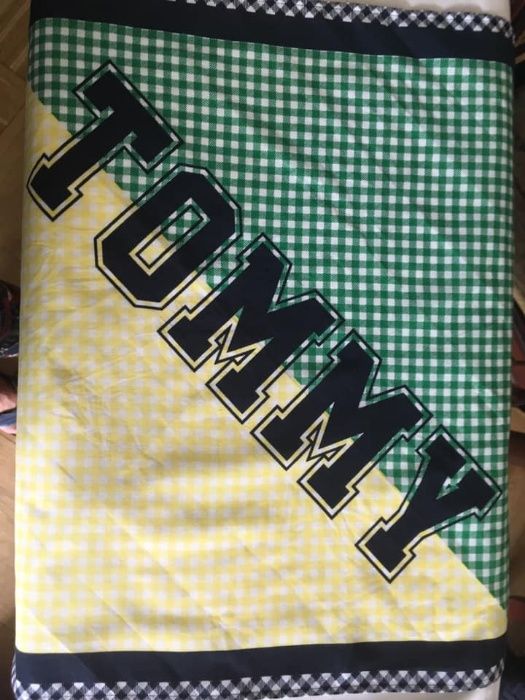 Okazja! TOMMY HILFIGER Nowa granatowo - zielono - żółta chustka.