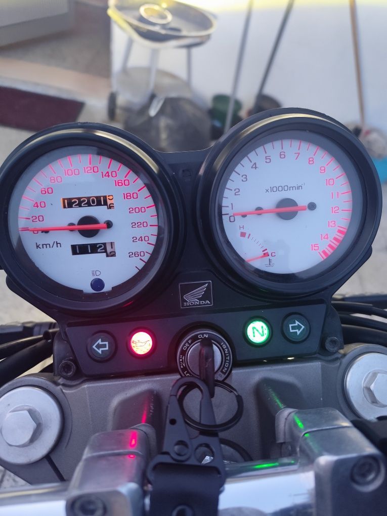 Hornet 600cc 70kw vendo ou troco