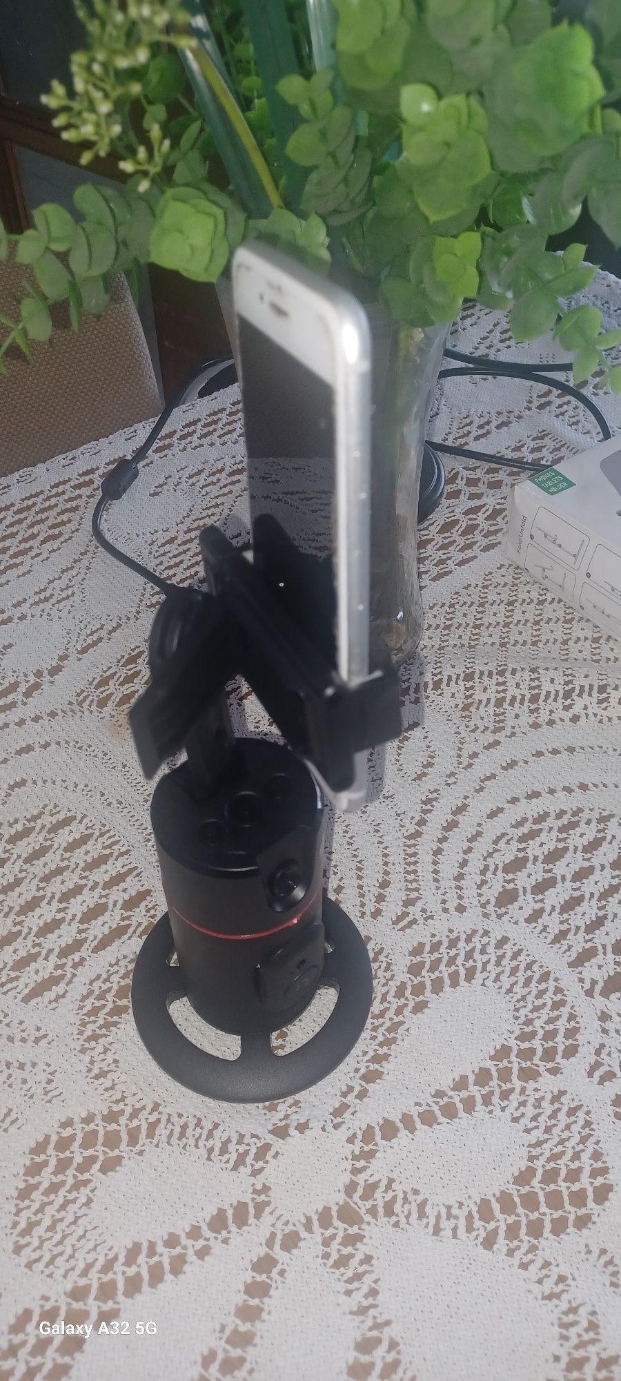 Suporte de telemóvel com restreamento automática de rosto