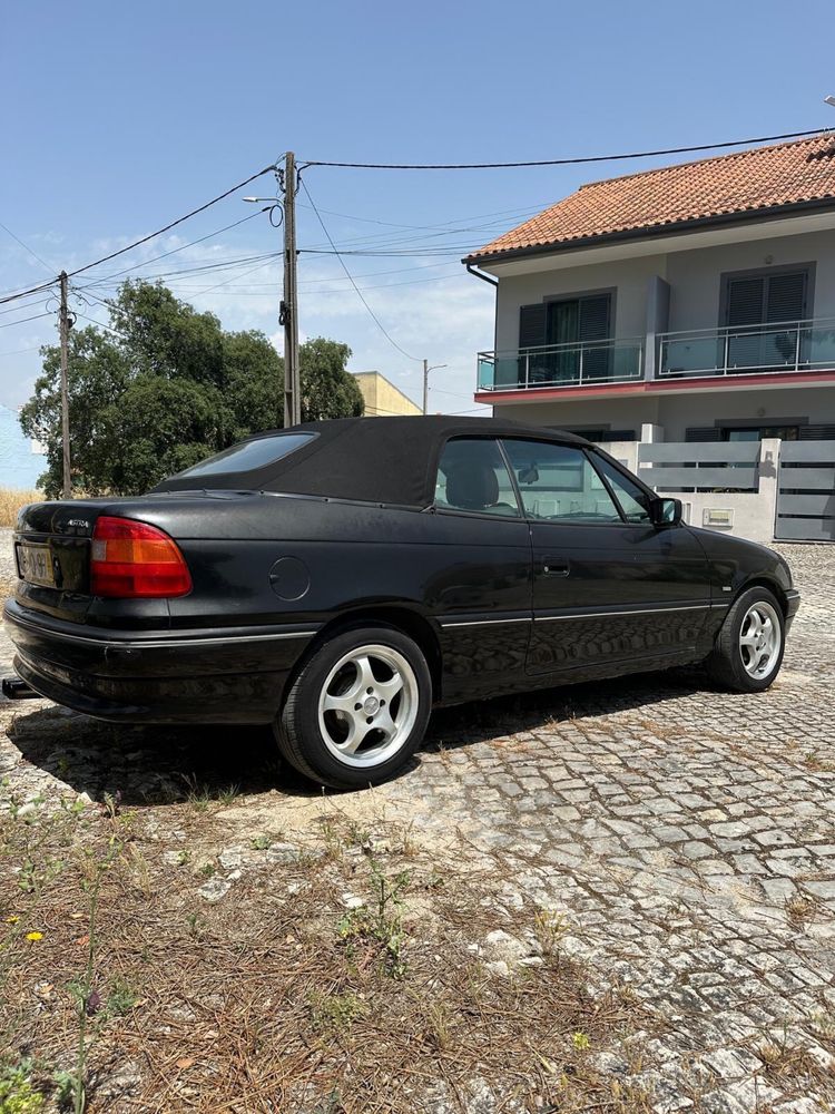 Opel Astra F Cabrio Bertone - Clássico com estilo
