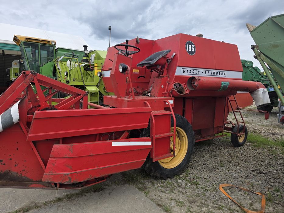 Kombajn zbożowy Massey Ferguson 186 New Holland m122