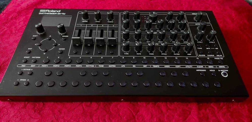Roland SH-SD syntezator (drum machine)