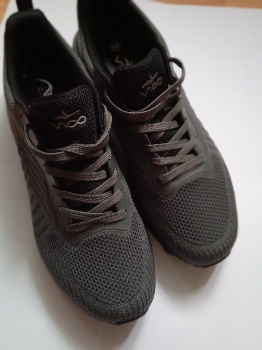 Кросівки розмір 46