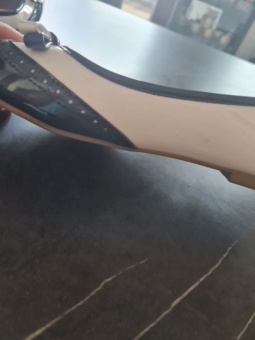 Białe lakierowane baleriny z kokardkami roz. 40