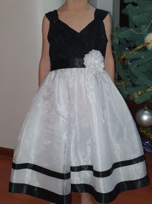 Платье нарядное 6-7 лет