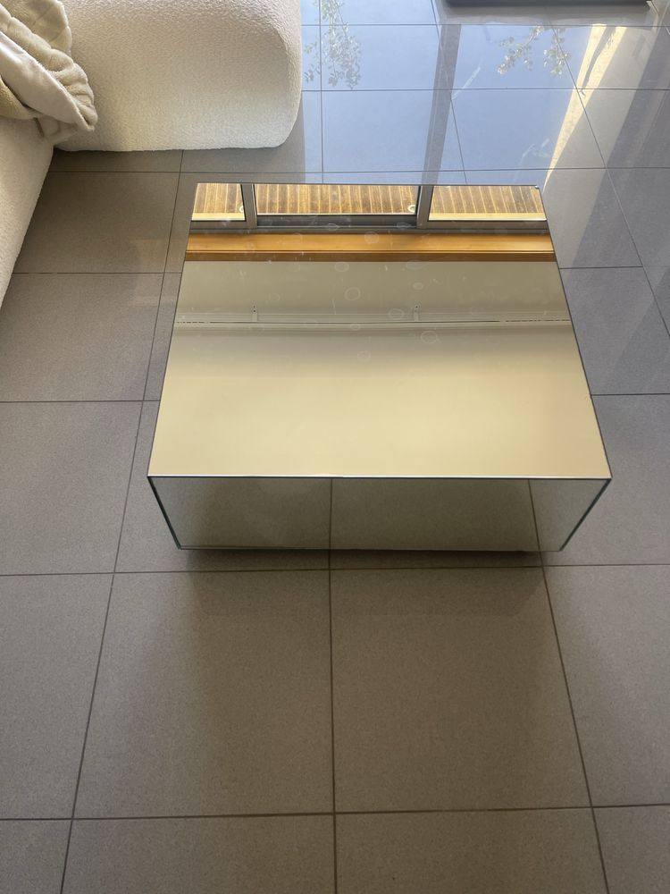 Mesa quadrada espelhada