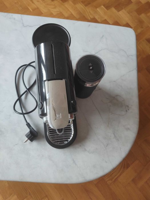 Ekspres na kapsułki Nespresso CitiZze spieniaczem
