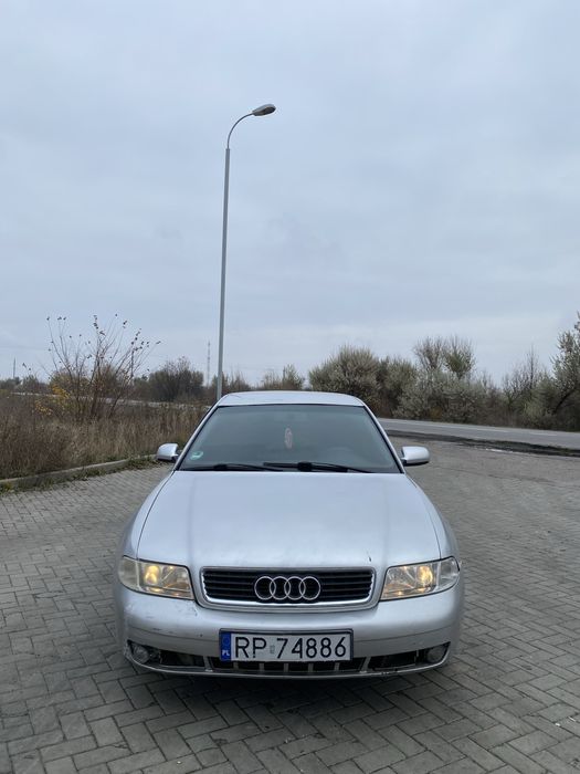 Audi A4 1.6 бензин