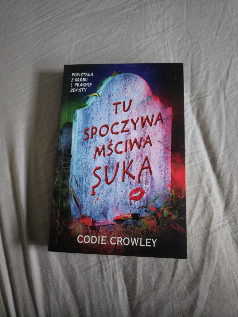 Tu spoczywa mściwa suka - Codie Crowley
