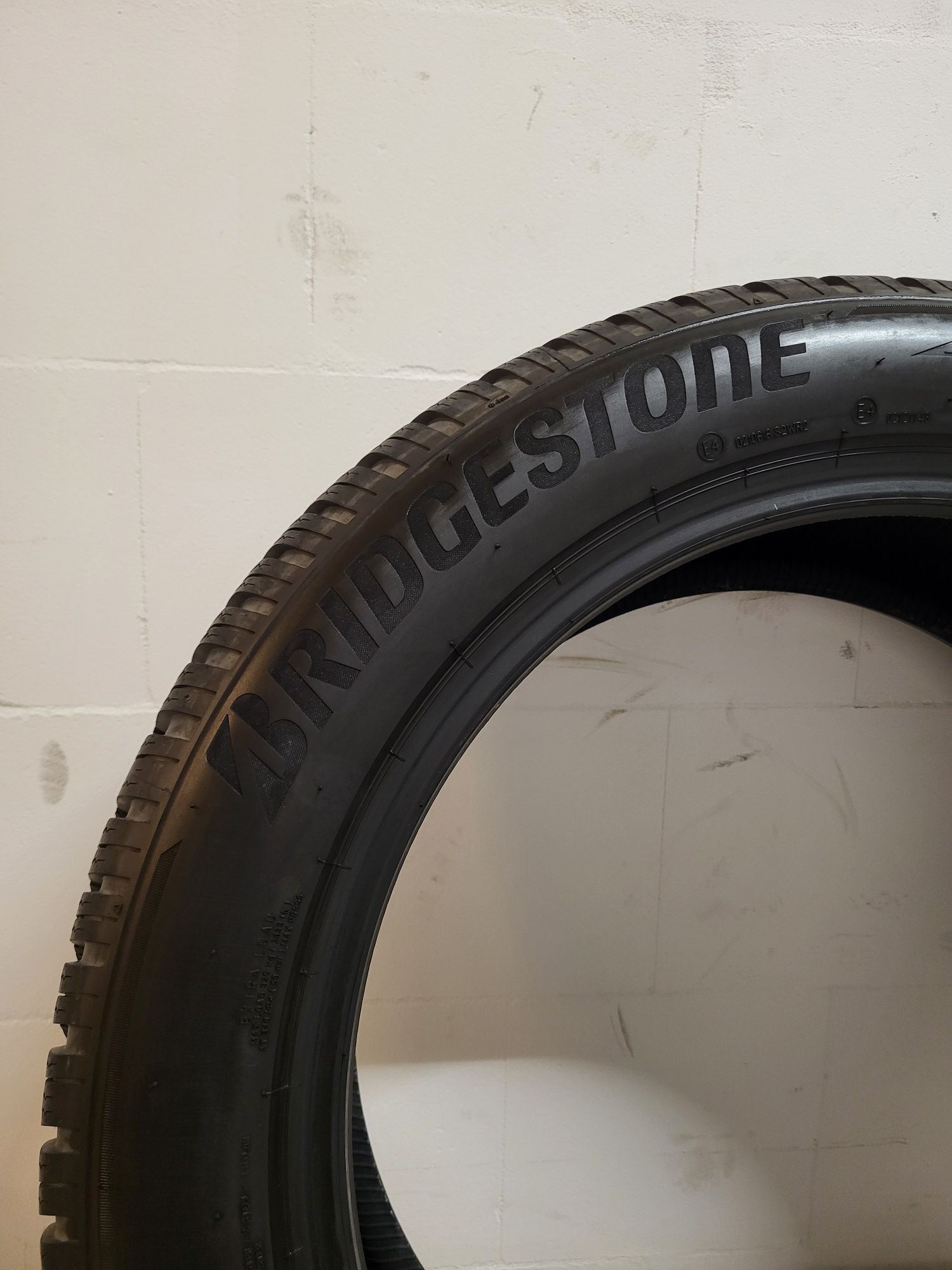 Bridgestone Blizzak lm005 235/55/20 105V 2022 rok