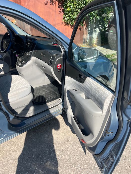 Продам авто в хорошому стані KIA CARNIVAL
