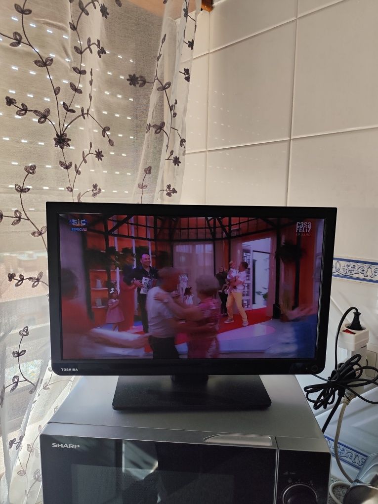 TV  Toshiba  52cm